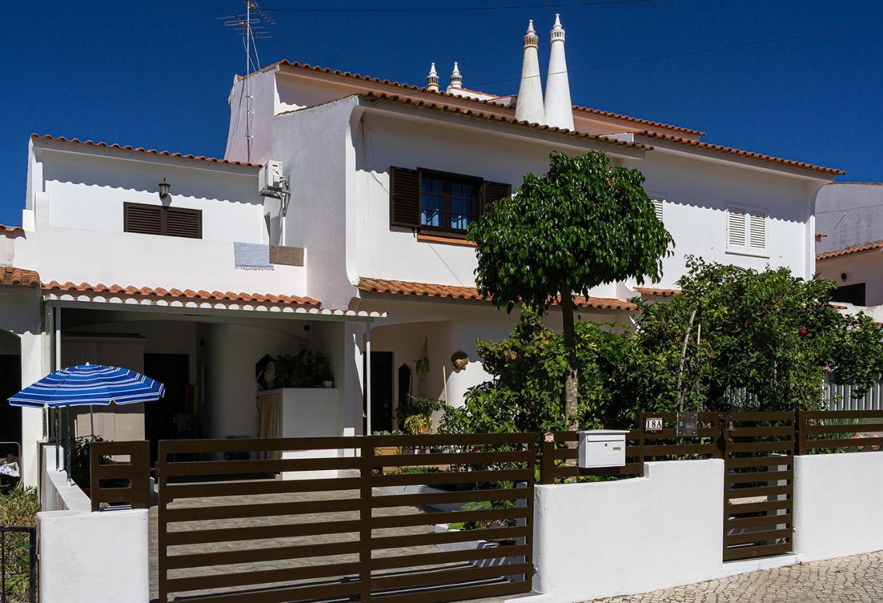 Familia Brito Hotel Porches  Buitenkant foto